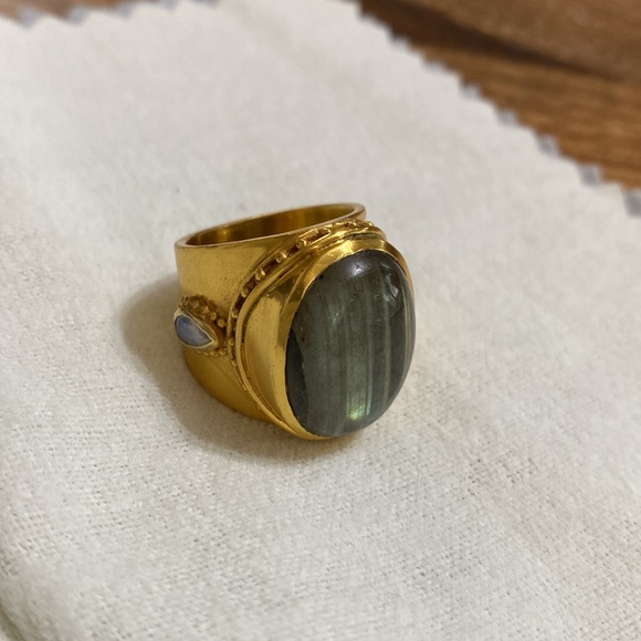 Julie Vos 24k Gold Overlay Large Labradorite Stone and Side Baguettes. - Picture 8 of 10